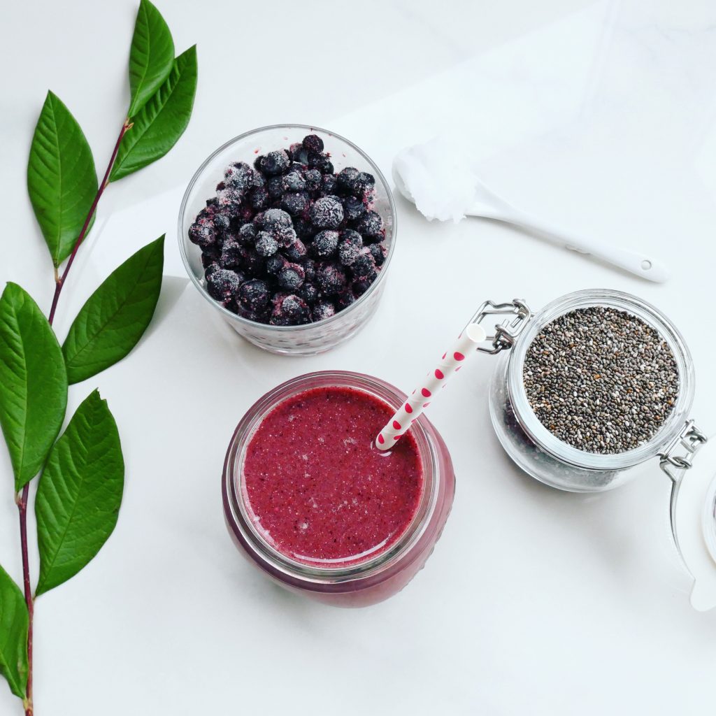 smoothie med blåbær og chiafrø