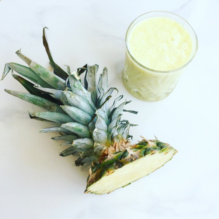 Pina Colada-smoothie og ananas med top