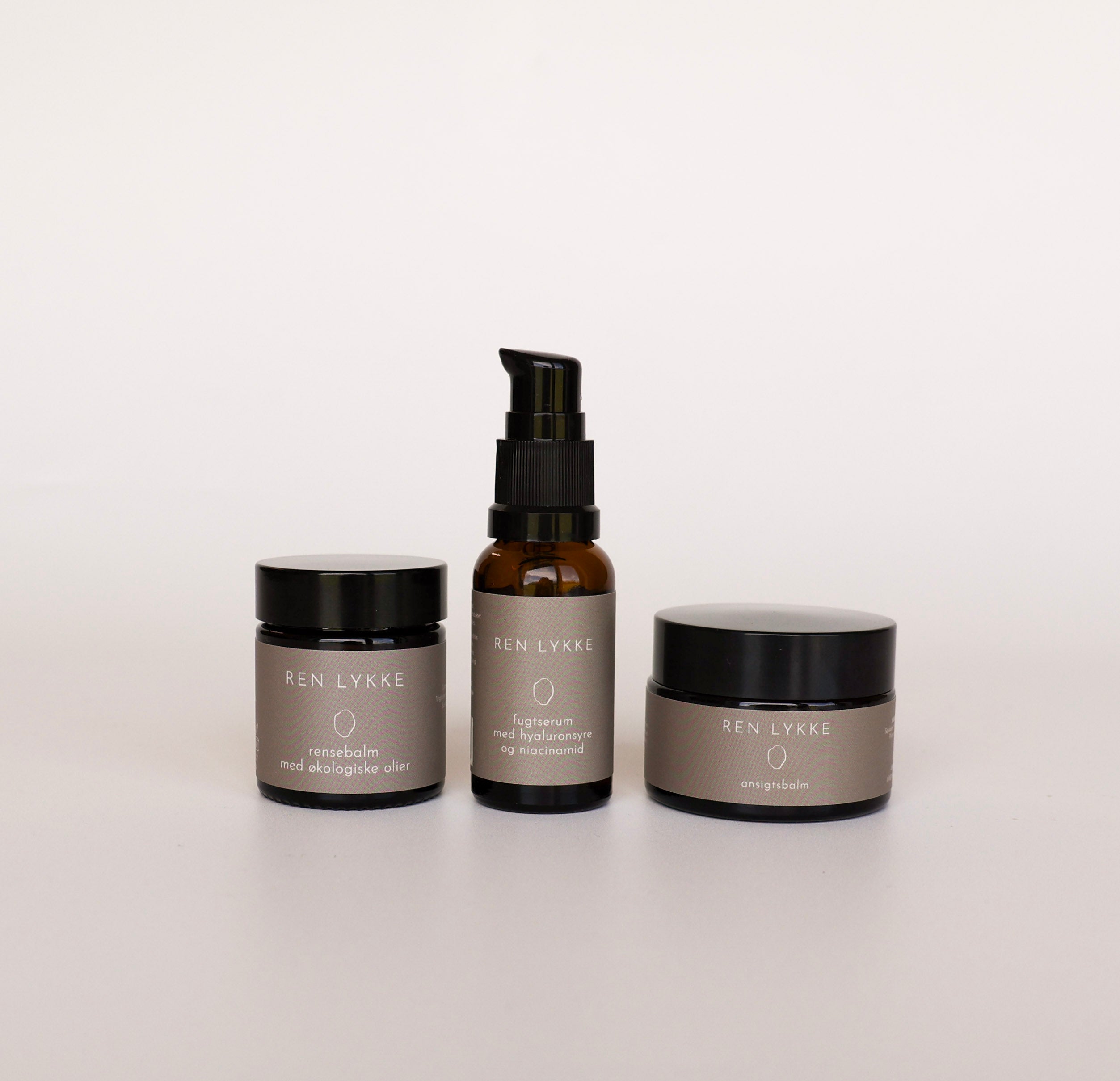 Ren Lykke hudplejeserie med rensebalm, fugtserum og ansigtsbalm.